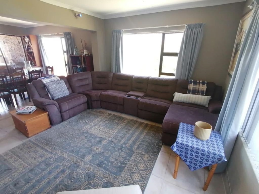 8 Bedroom Property for Sale in Paradise Beach Eastern Cape